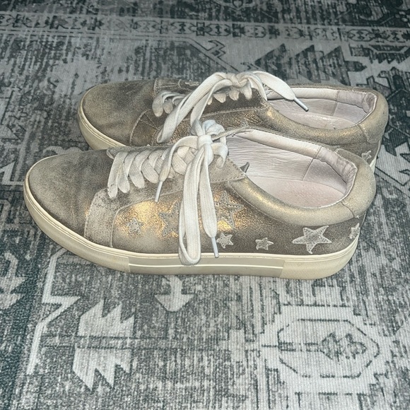 J/Slides NYC women’s gold star platform sneakers Size 7.5 - Picture 2 of 8